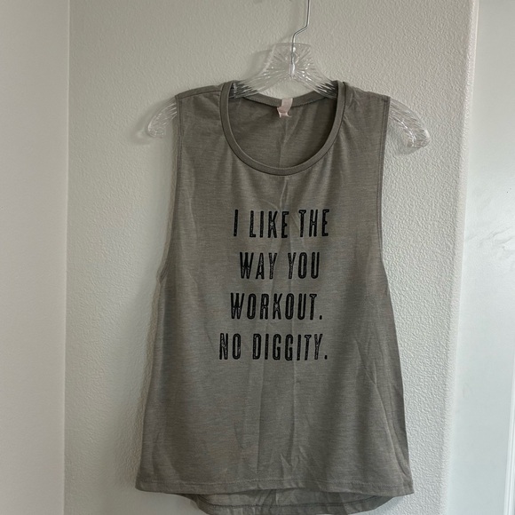 Workout Tank Top - Picture 2 of 4